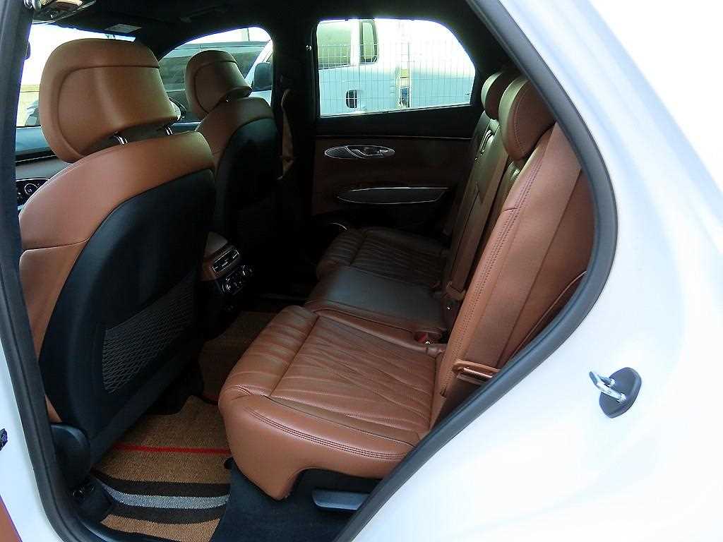 Genesis GV70 - Vista 6