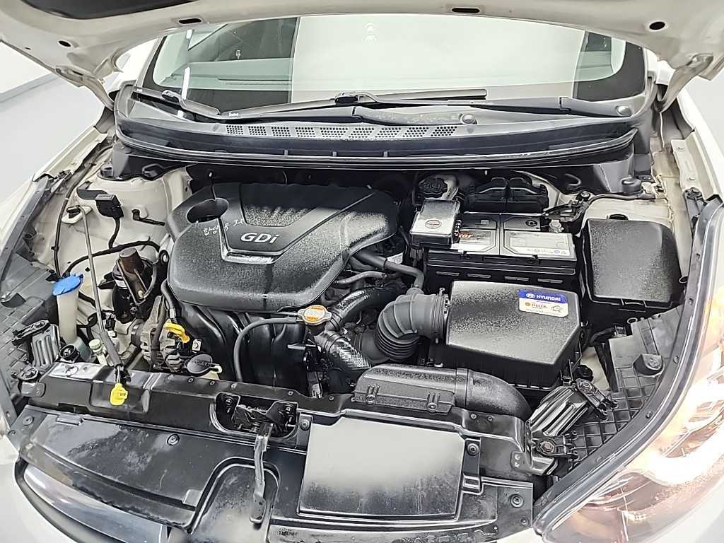 HYUNDAI Avante - Vista 5
