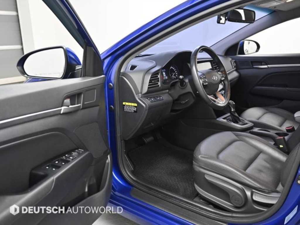 HYUNDAI Avante - Vista 11