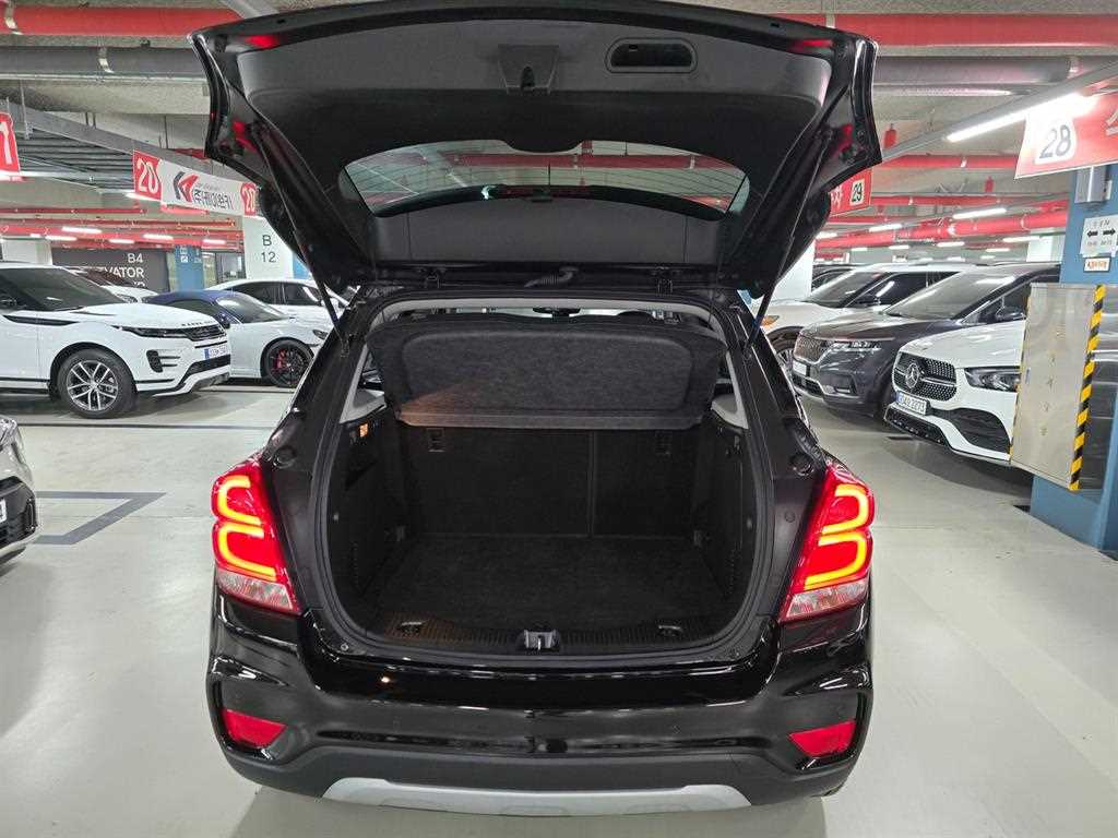 Chevrolet Trax 2021 Negro - Importación desde Corea - HF Imports Iquique - Foto 18