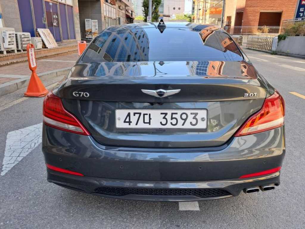 Genesis G70 - Vista 5