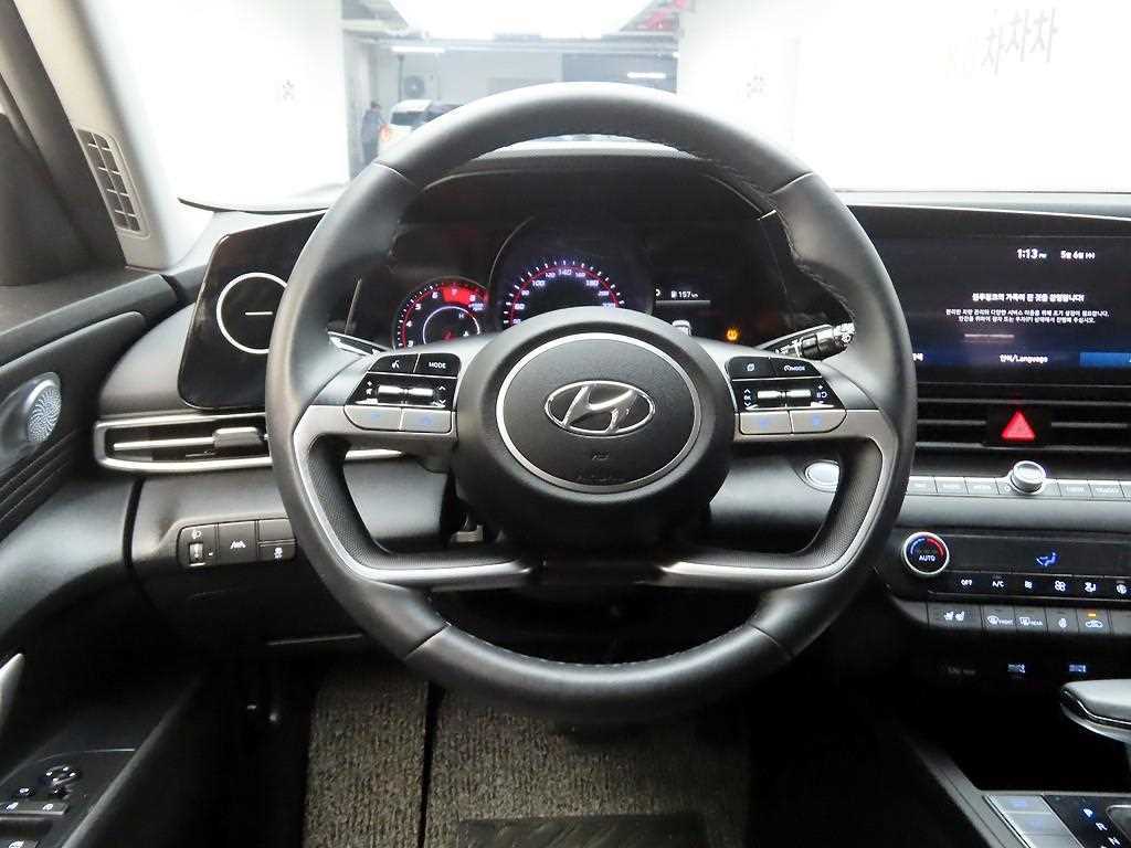 HYUNDAI Avante - Vista 10