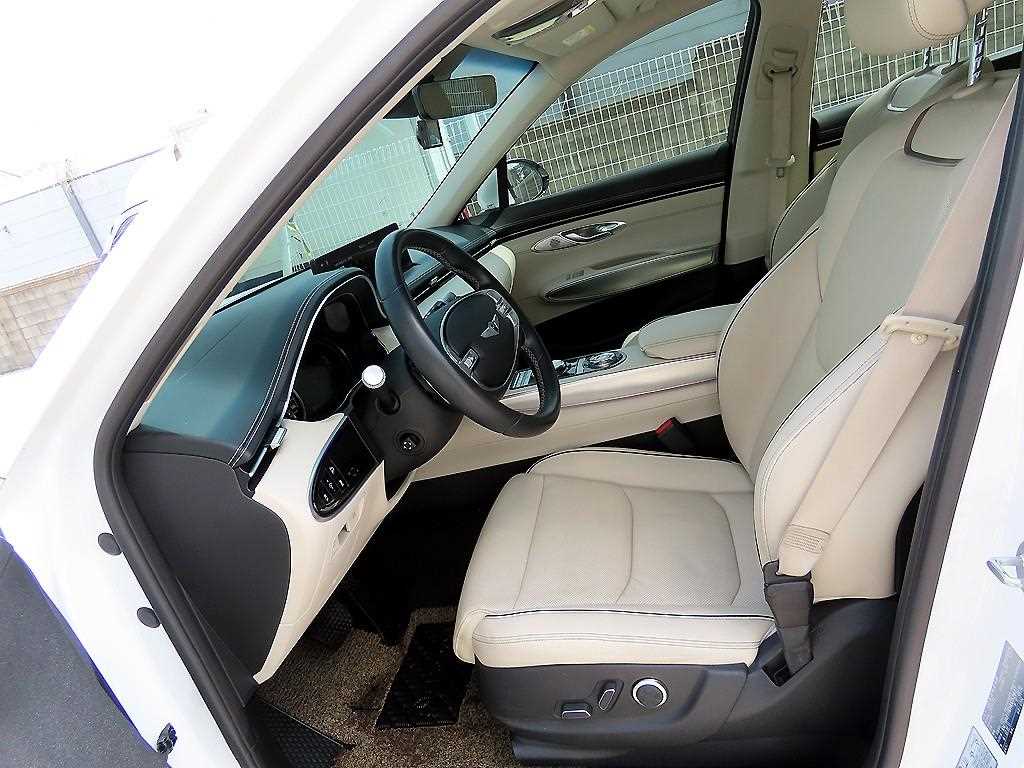 Genesis GV70 - Vista 5