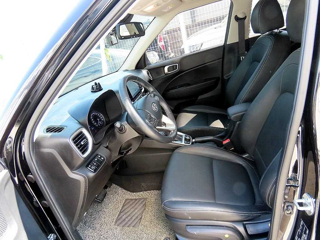 HYUNDAI Venue - Vista 5