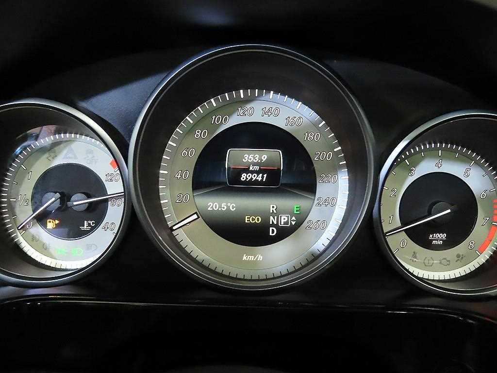 Mercedes Benz E class - Vista 9