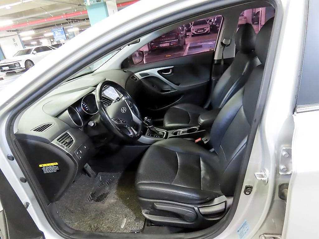 HYUNDAI Avante - Vista 6