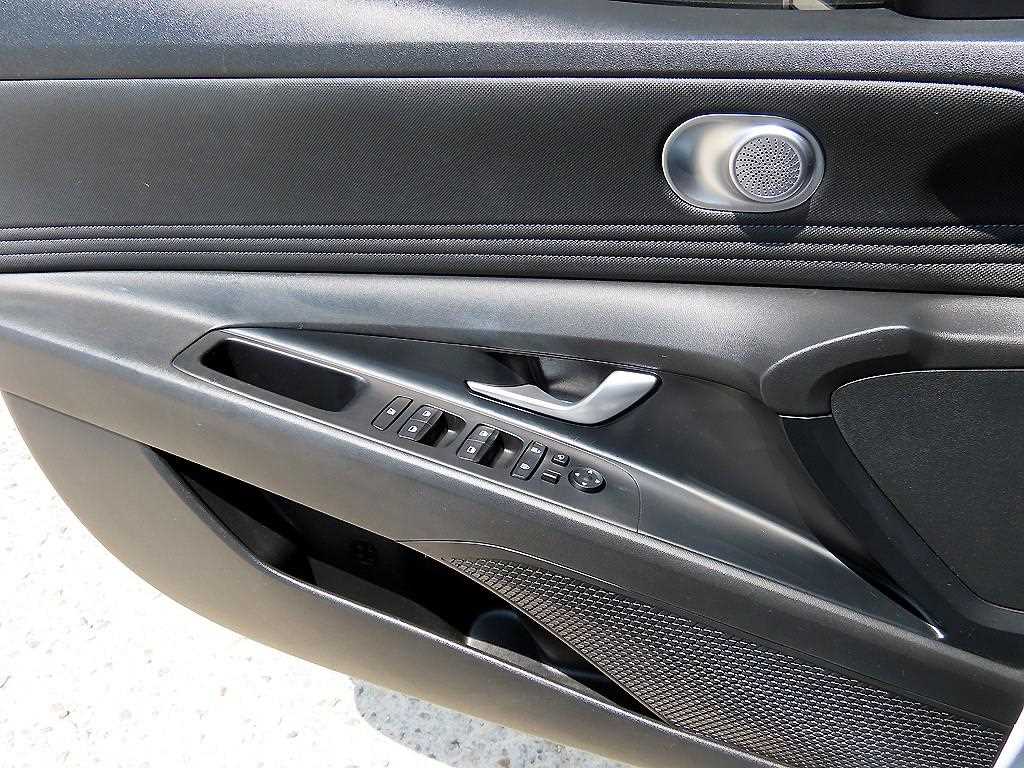 HYUNDAI Avante - Vista 11