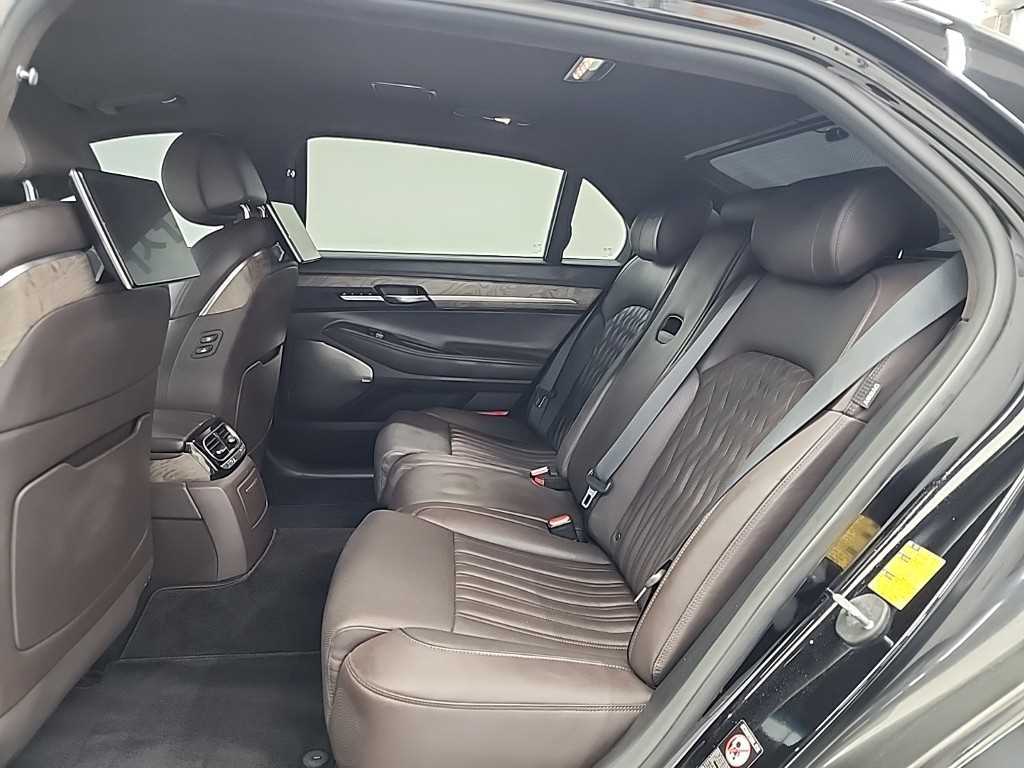 Genesis G90 - Vista 12