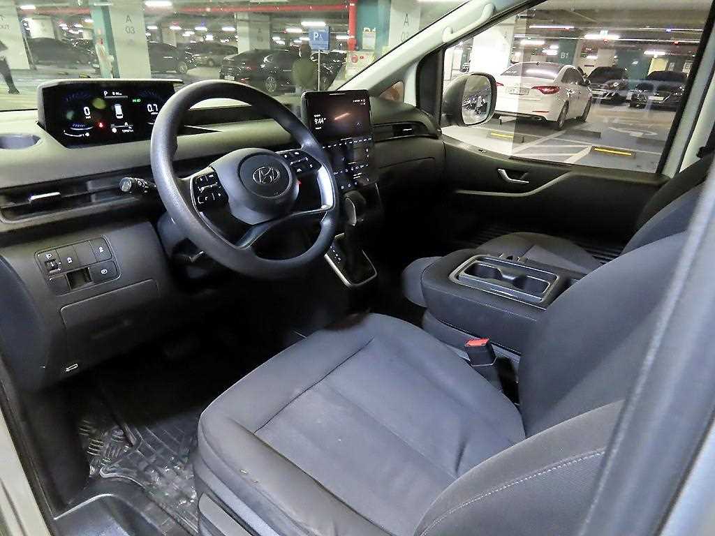 HYUNDAI Staria - Vista 10