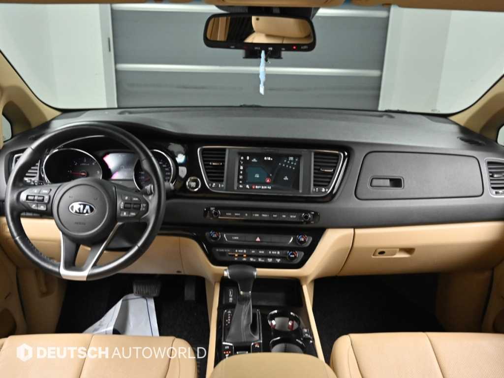 KIA Carnival - Vista 7