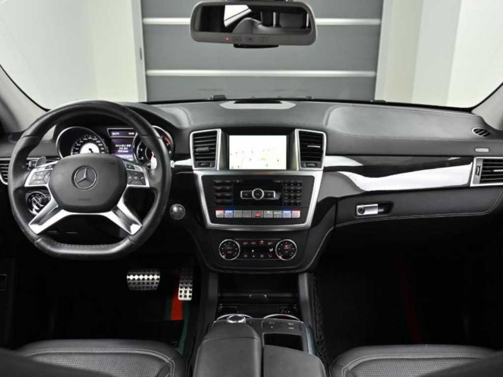 Mercedes Benz M Class - Vista 7