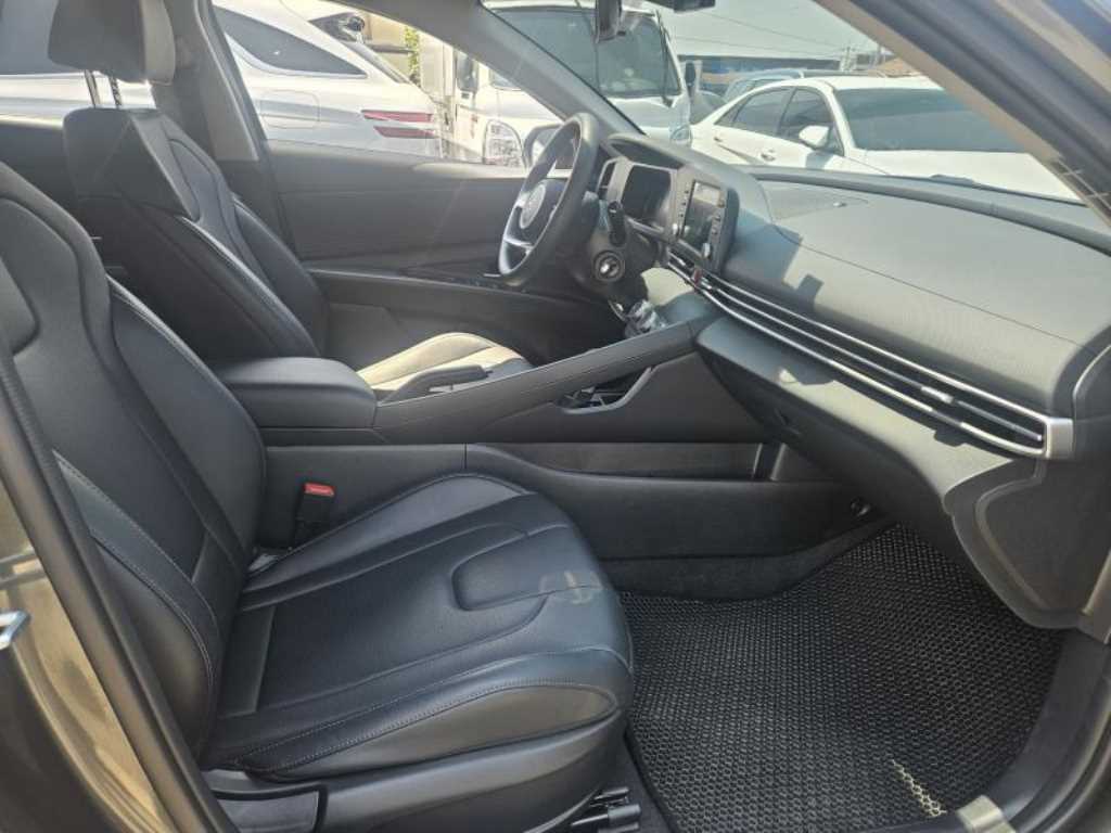 HYUNDAI Avante - Vista 11