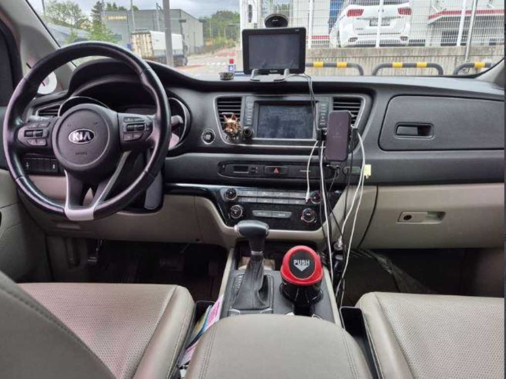KIA Carnival - Vista 5