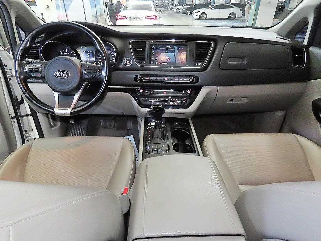 KIA Carnival - Vista 10