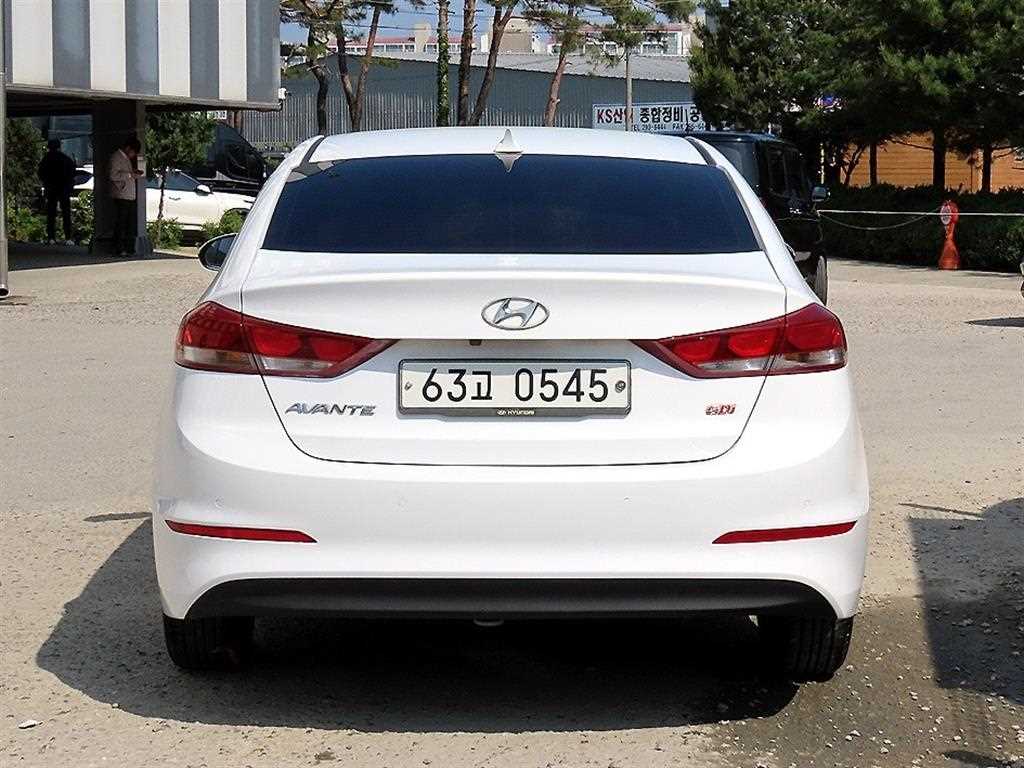 HYUNDAI Avante - Vista 4