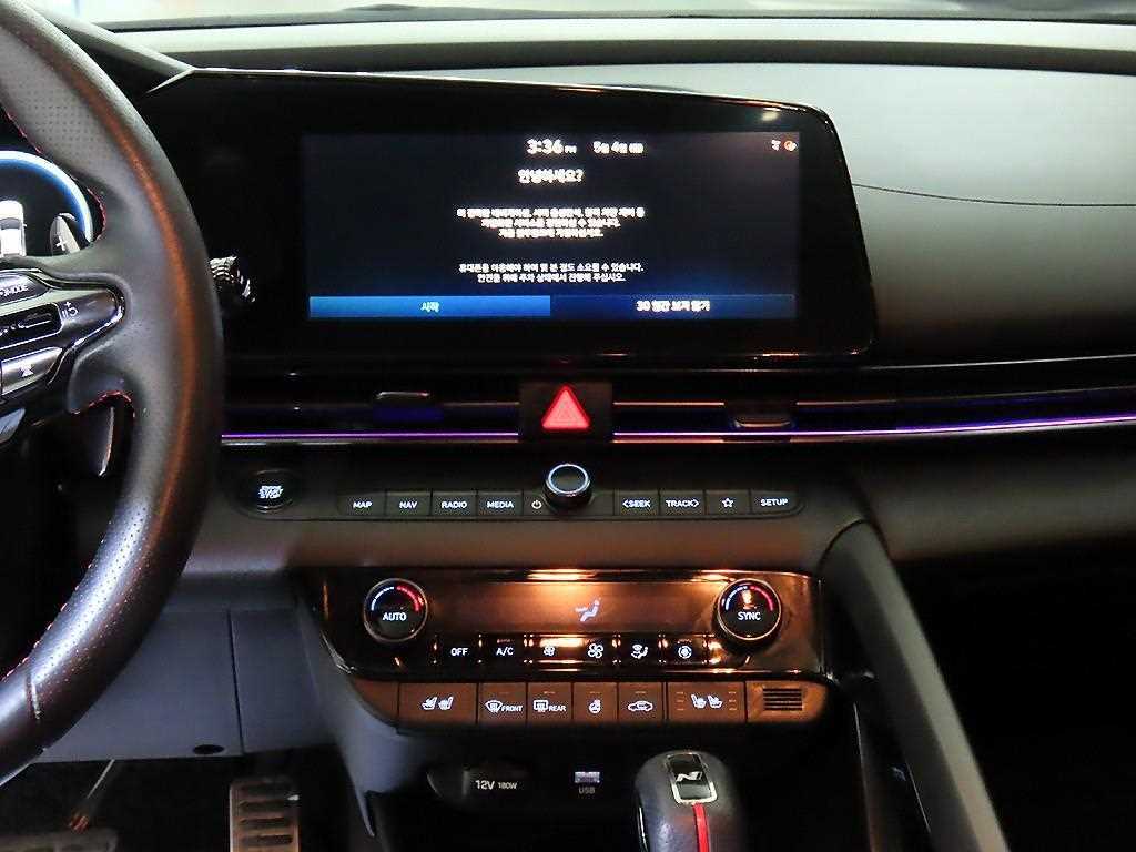 HYUNDAI Avante - Vista 11