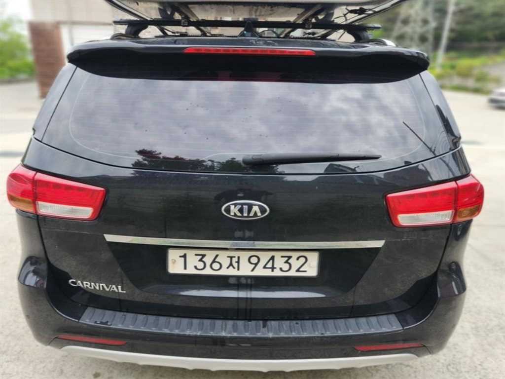 KIA Carnival - Vista 5