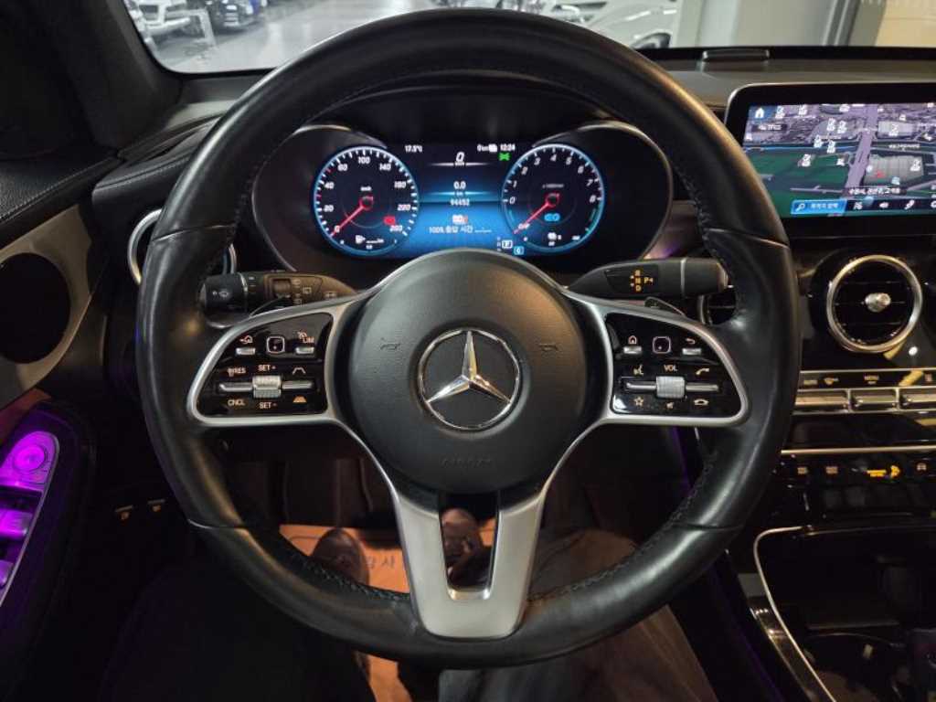 Mercedes Benz GLC Class - Vista 11