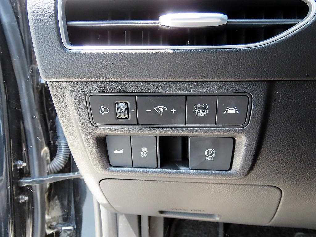 HYUNDAI Sonata - Vista 12