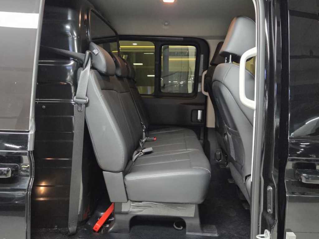 HYUNDAI Staria - Vista 10