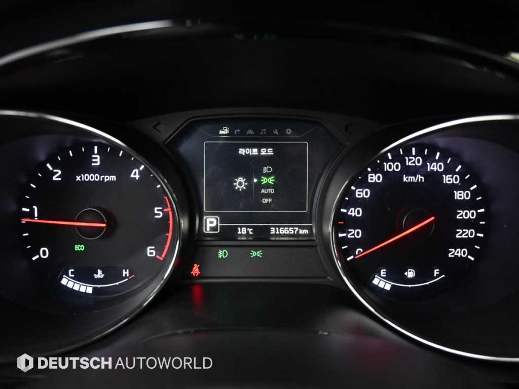 KIA Carnival - Vista 8