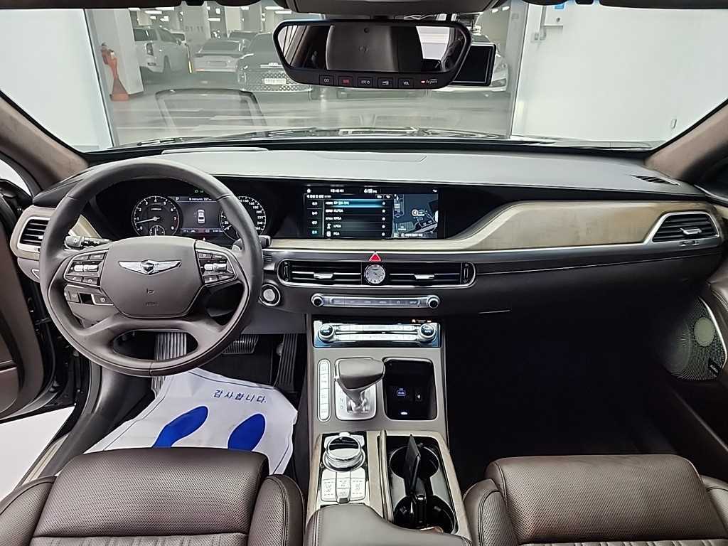 Genesis G90 - Vista 7