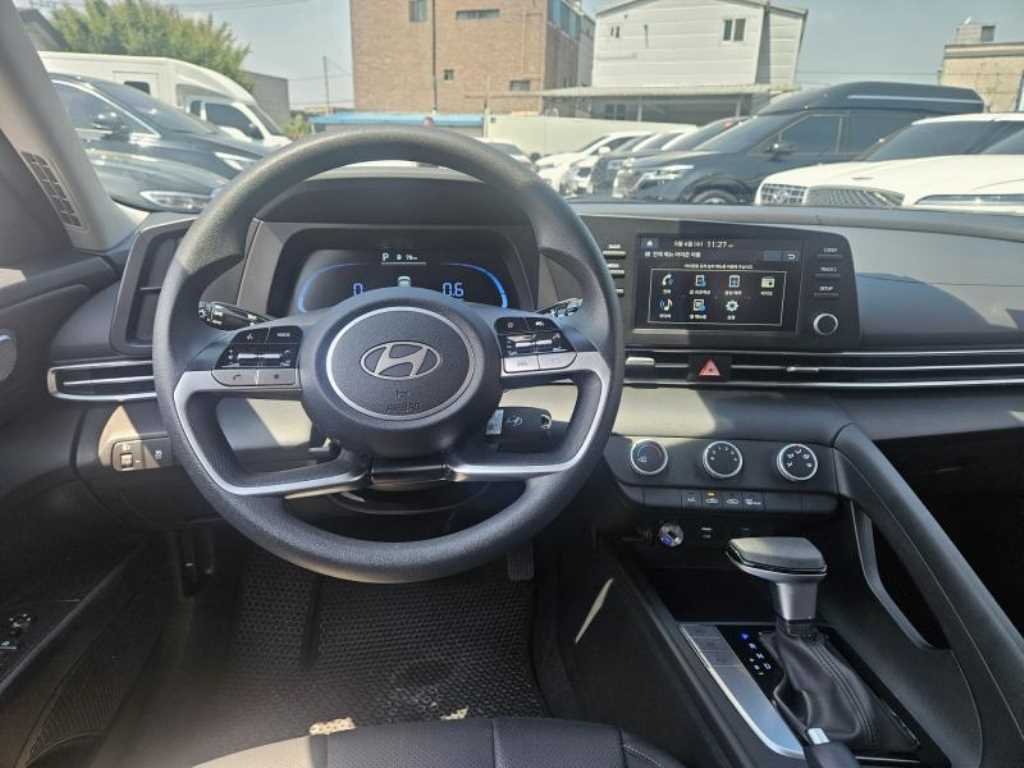 HYUNDAI Avante - Vista 12