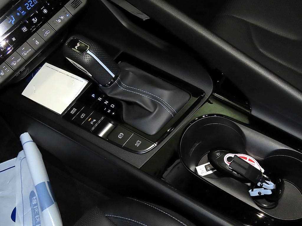 HYUNDAI Avante - Vista 12