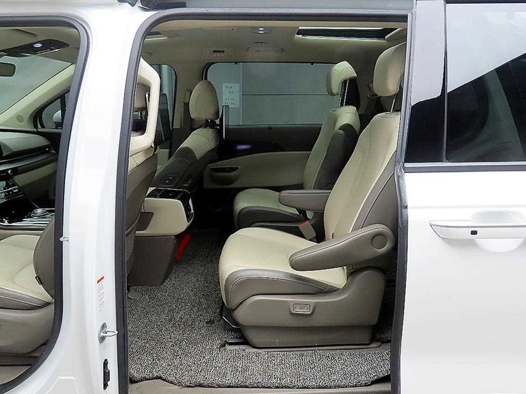 KIA Carnival - Vista 6