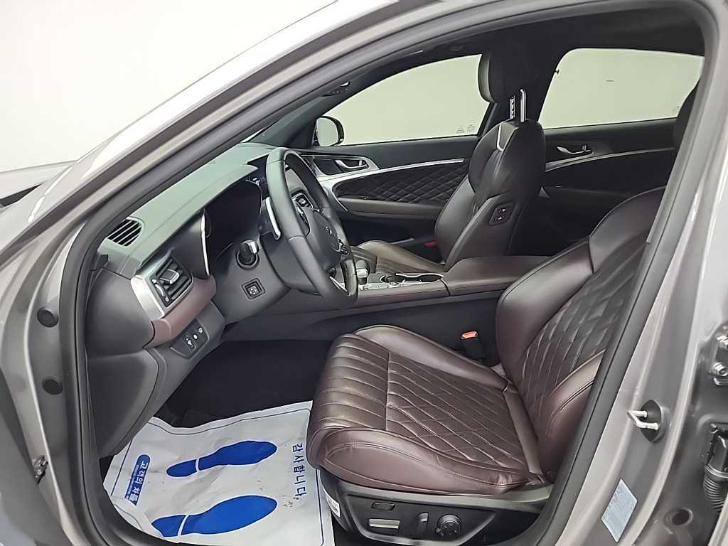 Genesis G70 - Vista 11