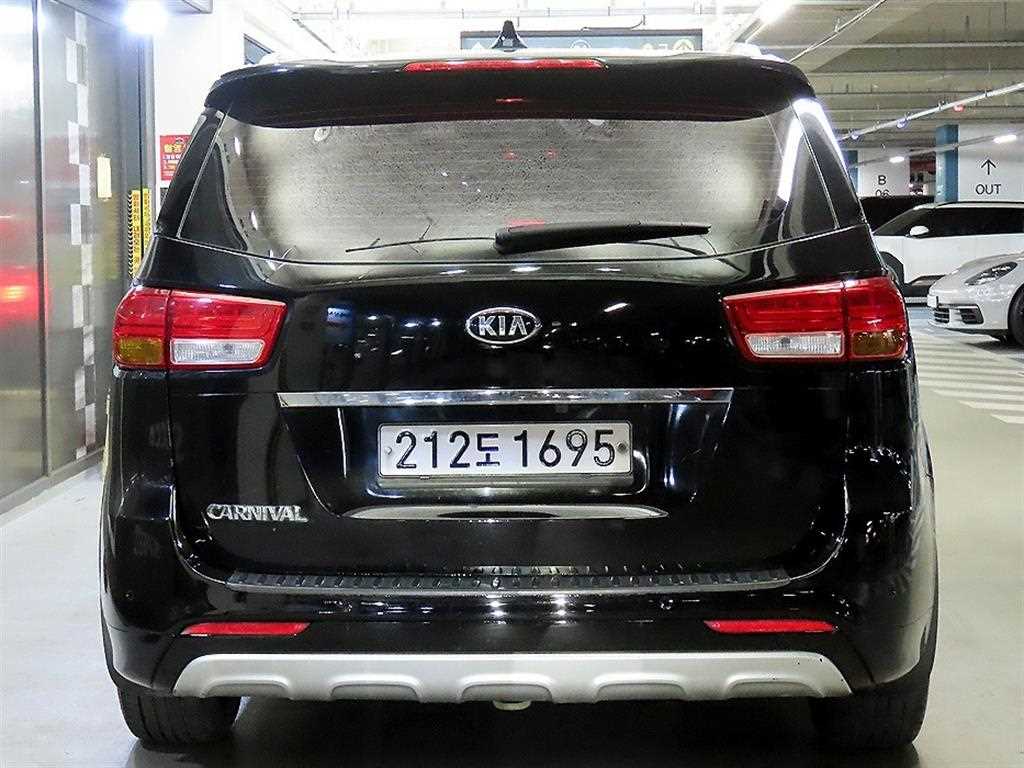 KIA Carnival - Vista 5