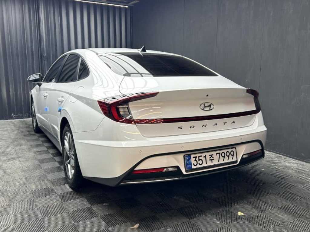 HYUNDAI Sonata - Vista 3