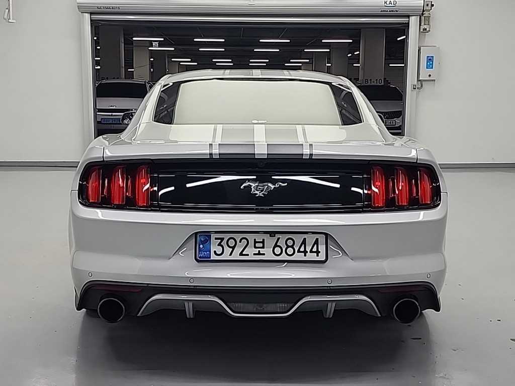 Ford Mustang - Vista 3