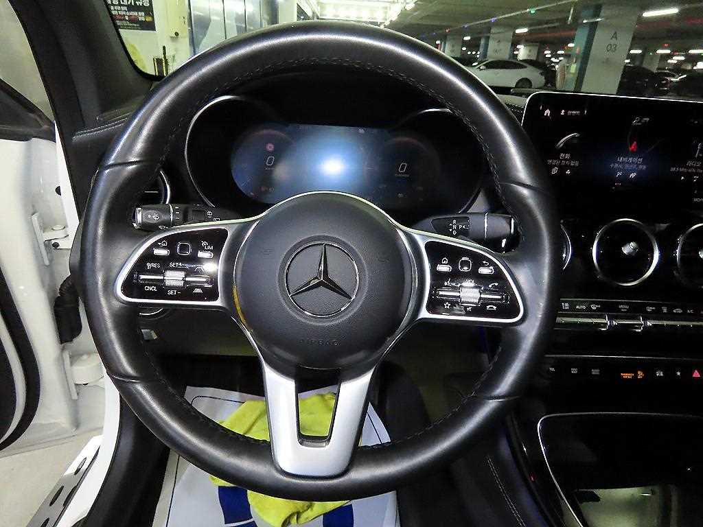 Mercedes Benz GLC Class - Vista 8