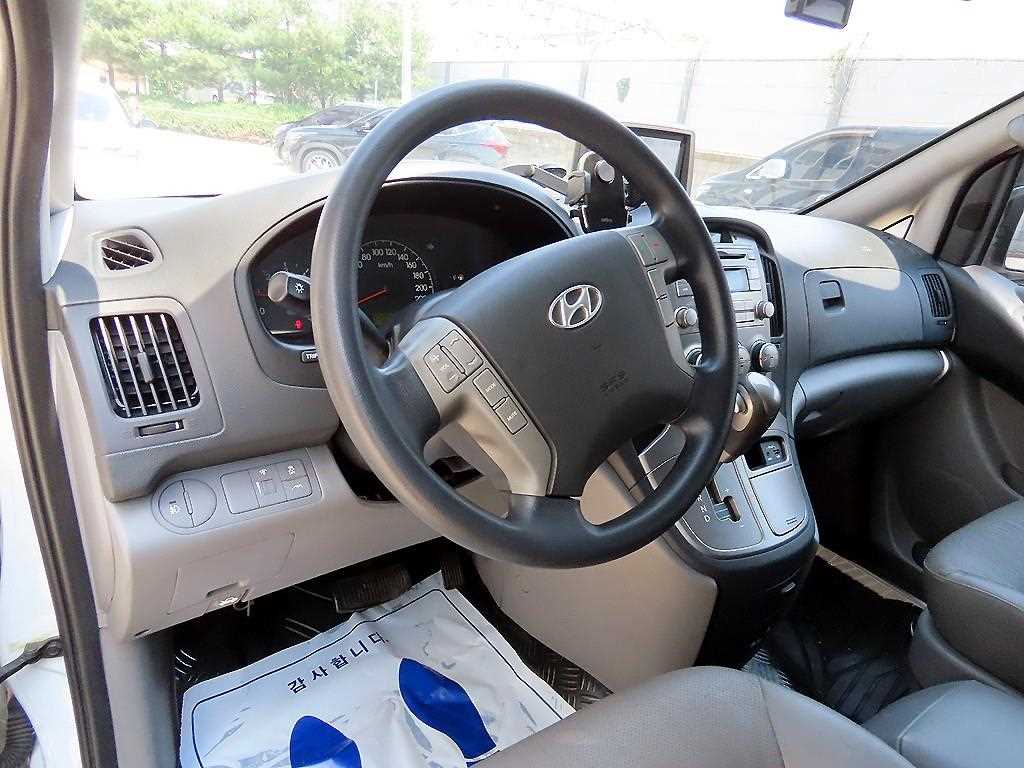 HYUNDAI Starex - Vista 7