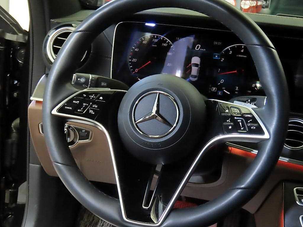 Mercedes Benz E class - Vista 8