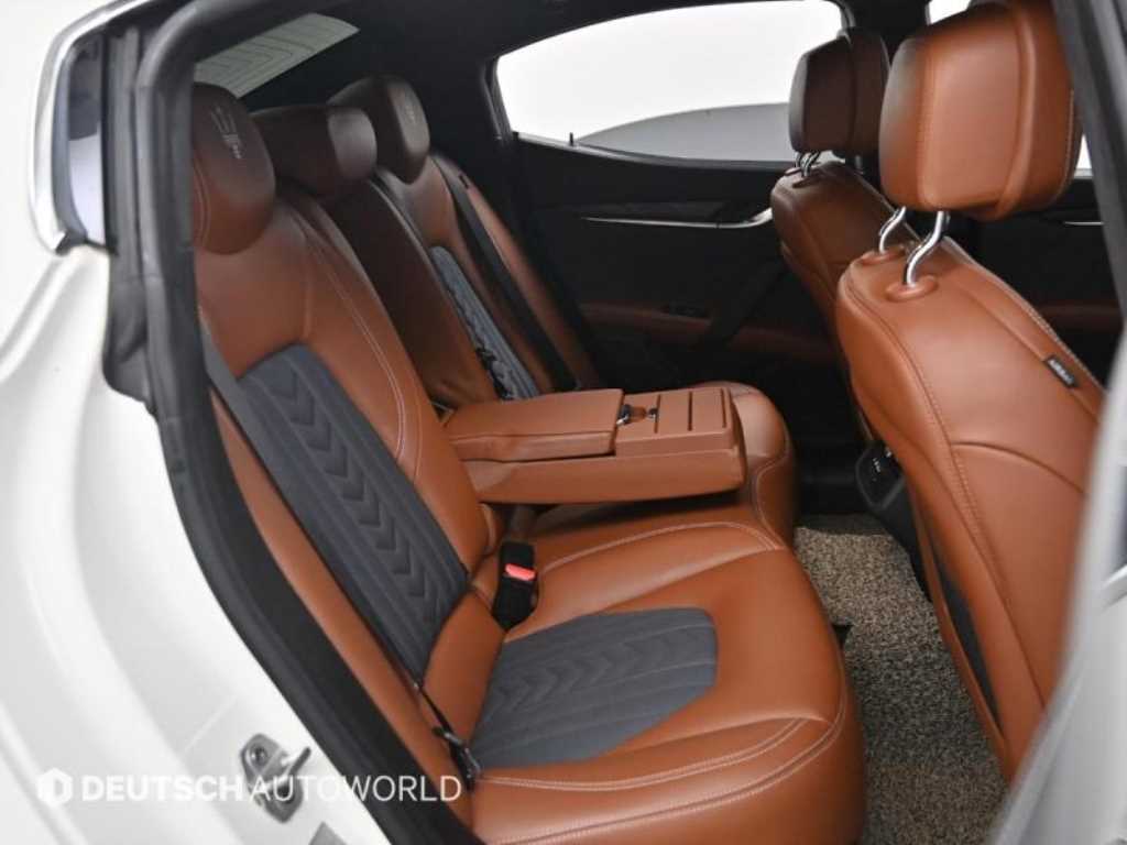 Maserati Ghibli - Vista 12