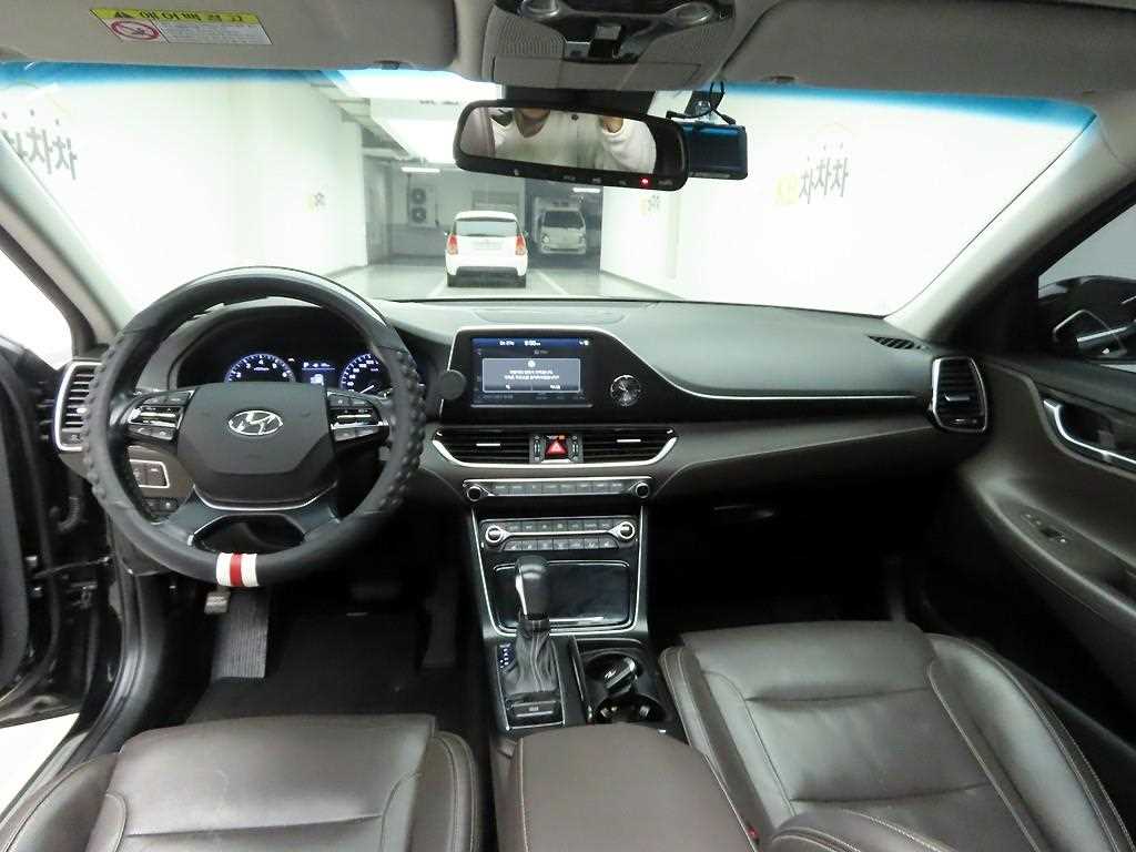 HYUNDAI Grandeur - Vista 12