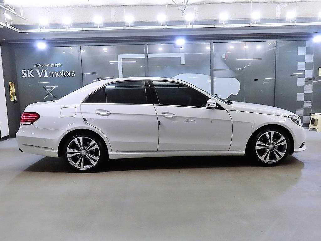 Mercedes Benz E class - Vista 3