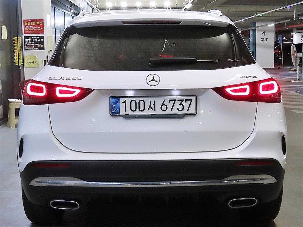 Mercedes Benz GLA Class - Vista 5