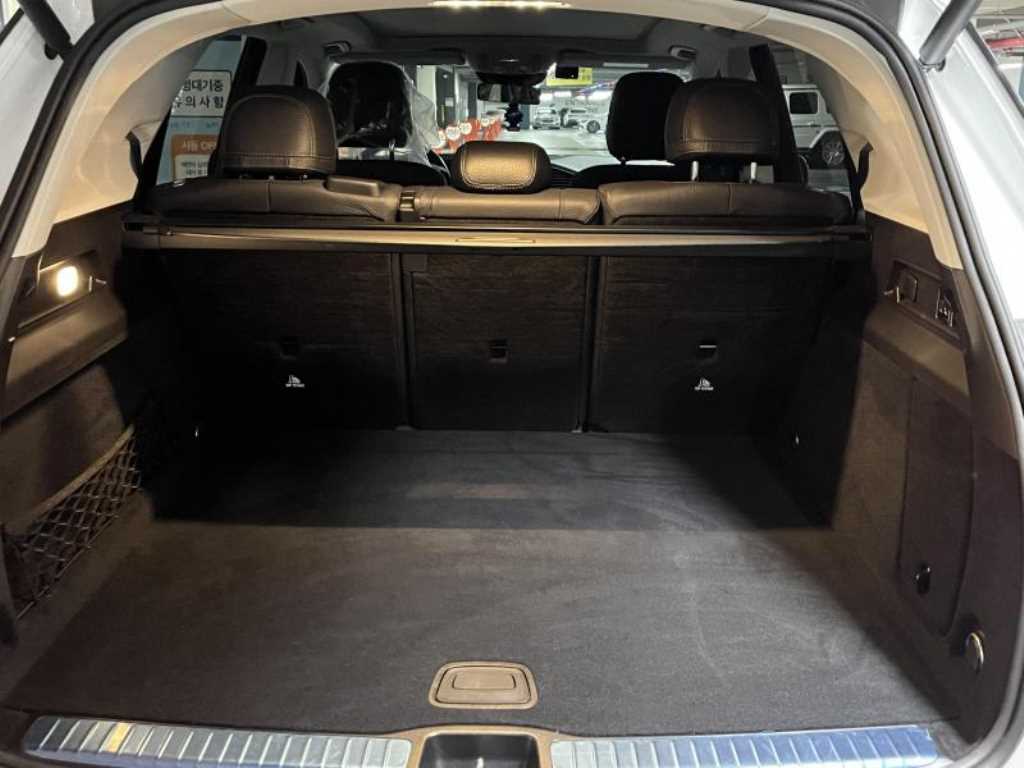 Mercedes Benz GLE Class - Vista 6