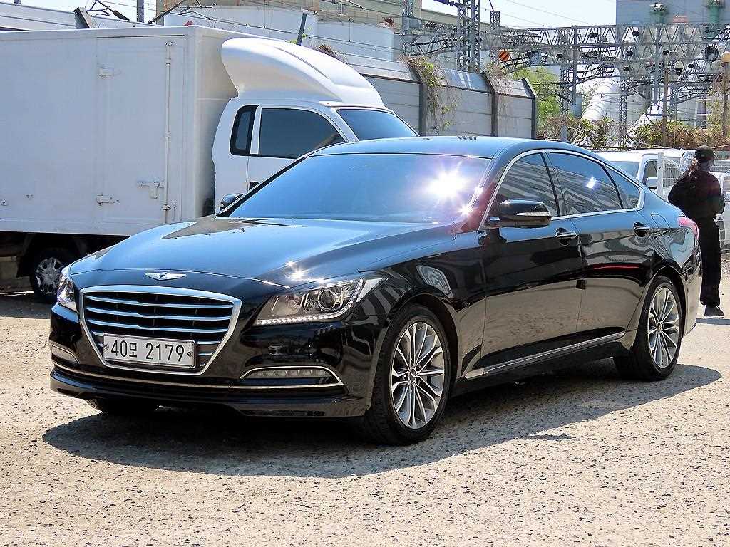 HYUNDAI Genesis - Vista 2