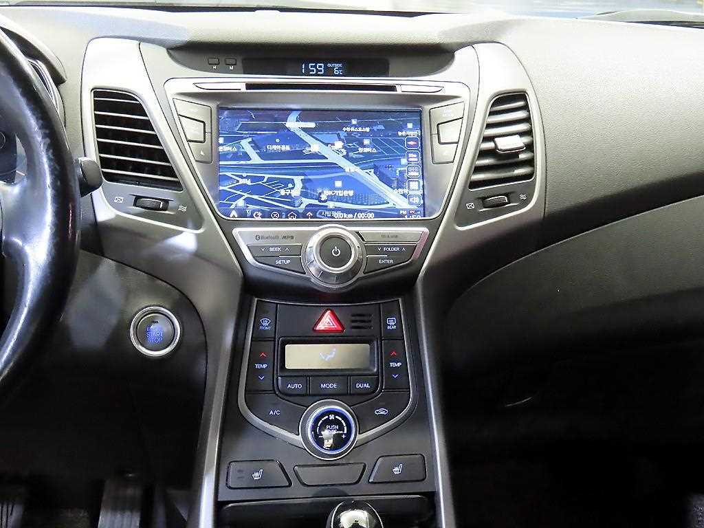 HYUNDAI Avante - Vista 11