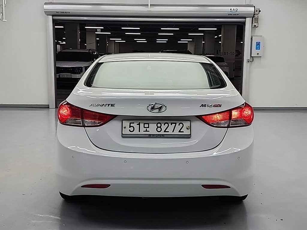 HYUNDAI Avante - Vista 3