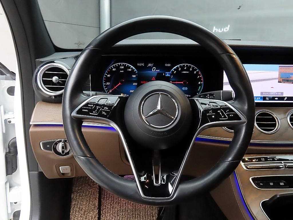 Mercedes Benz E class - Vista 9