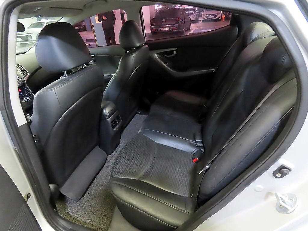 HYUNDAI Avante - Vista 7