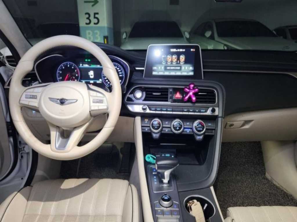 Genesis G70 - Vista 5