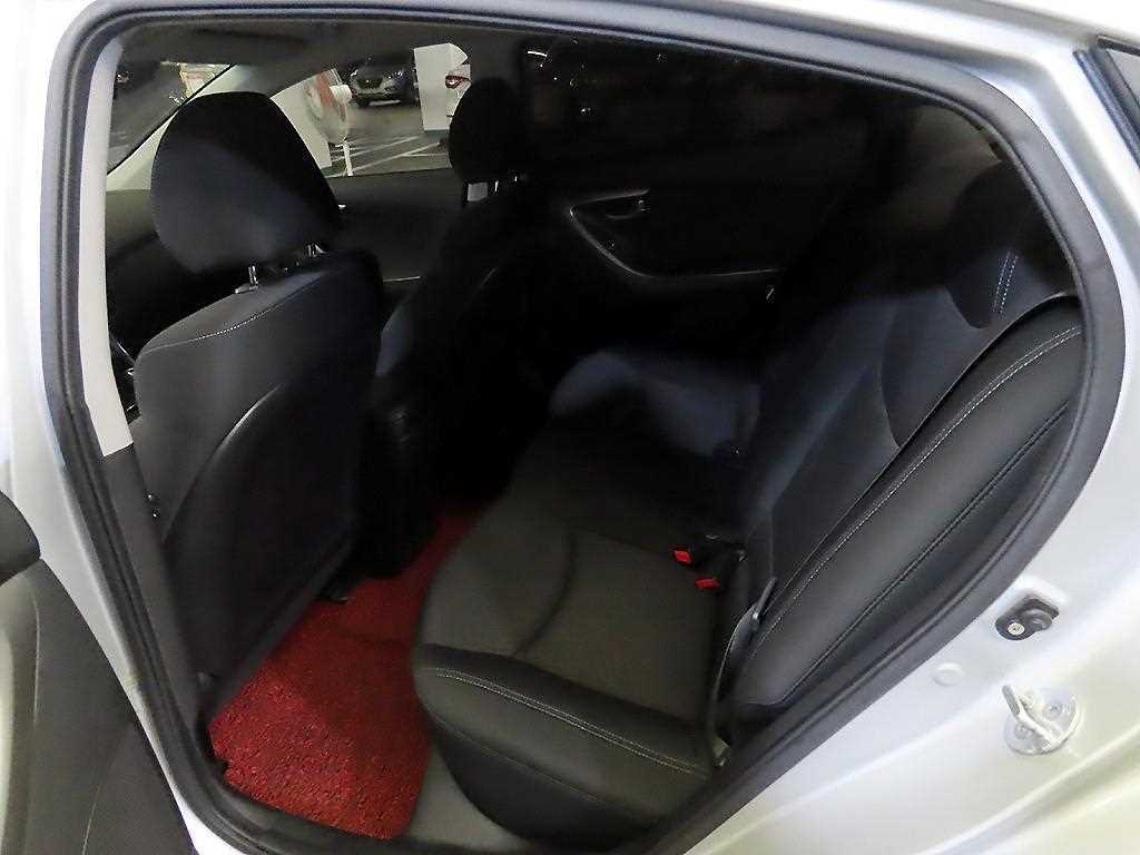 HYUNDAI Avante - Vista 7