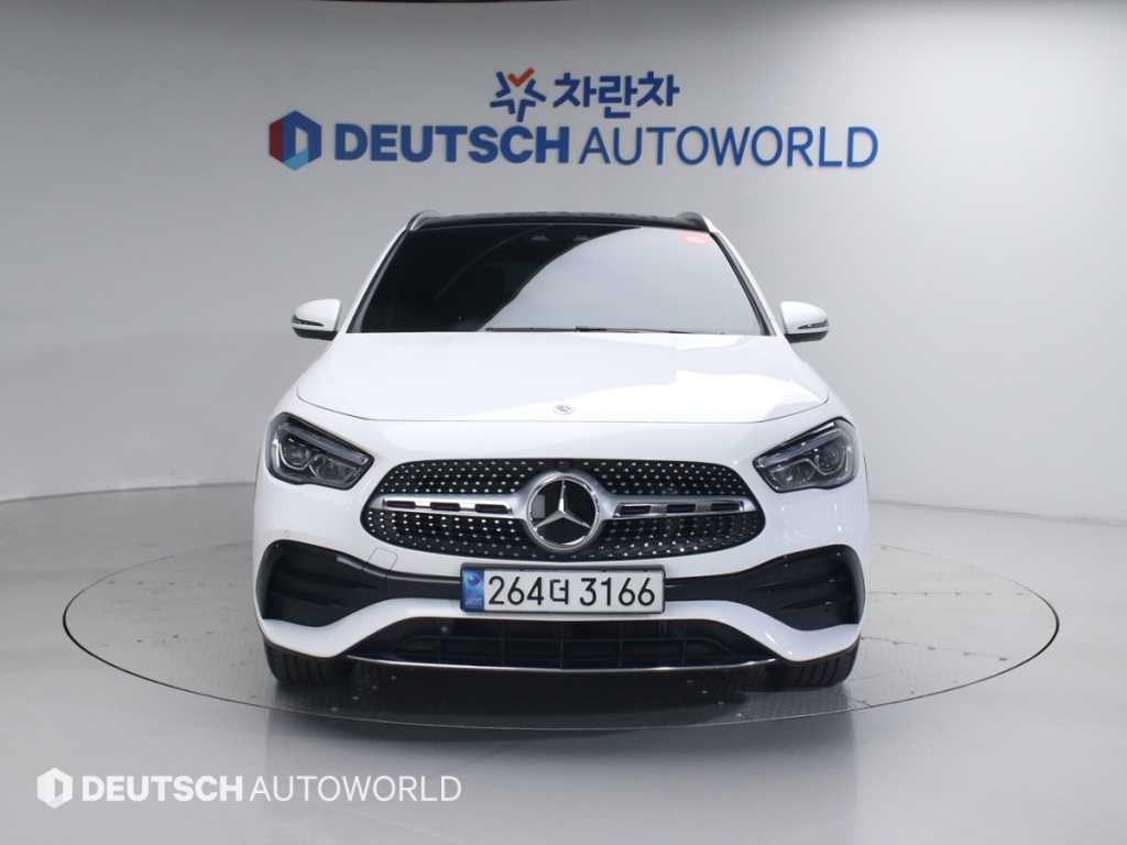 Mercedes Benz GLA Class - Vista 3