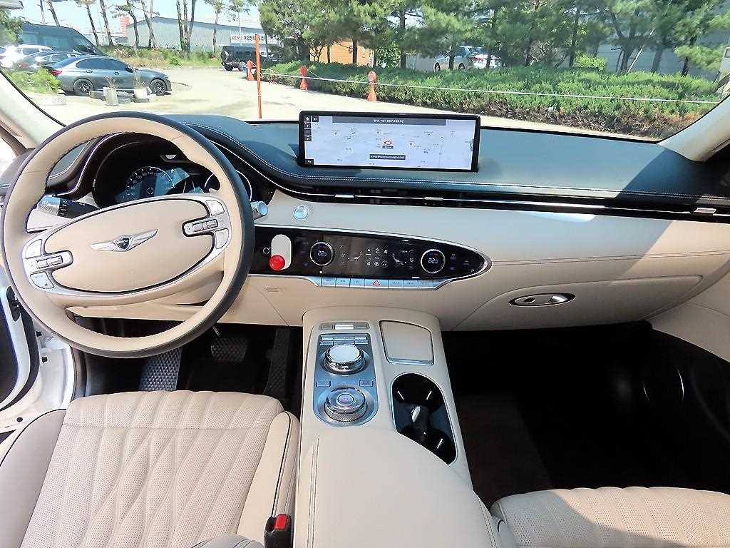 Genesis GV70 - Vista 7